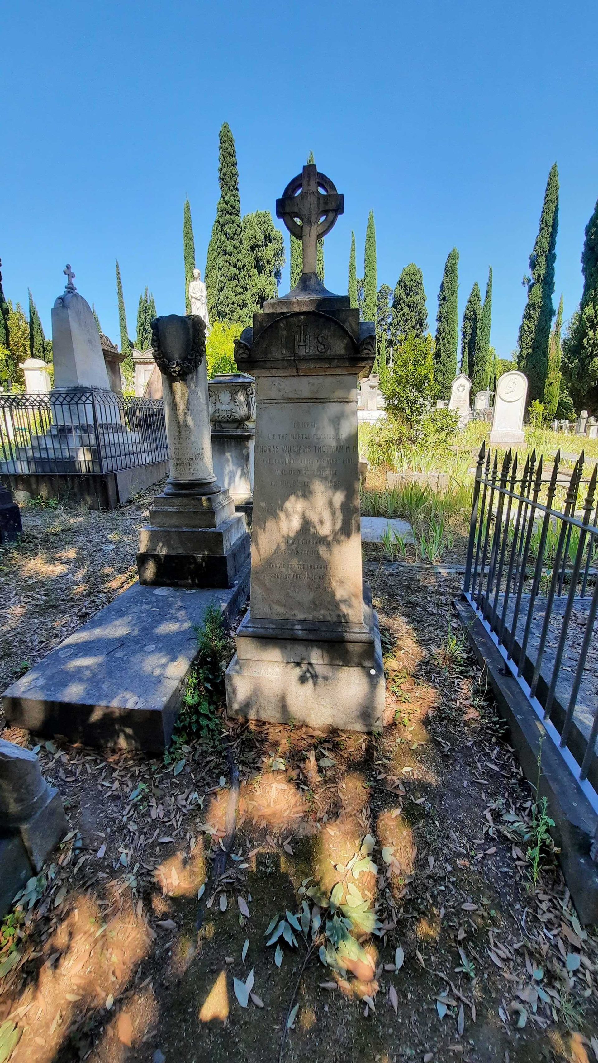 Thomas Williams Trotman's tomb, English Cemetery, Florence - 02b.jpg